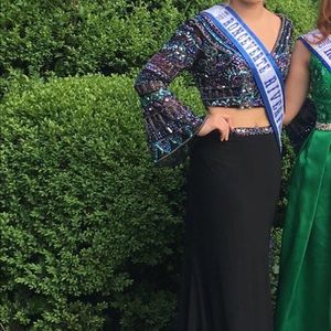 Sherri Hill size 6 two piece gown
